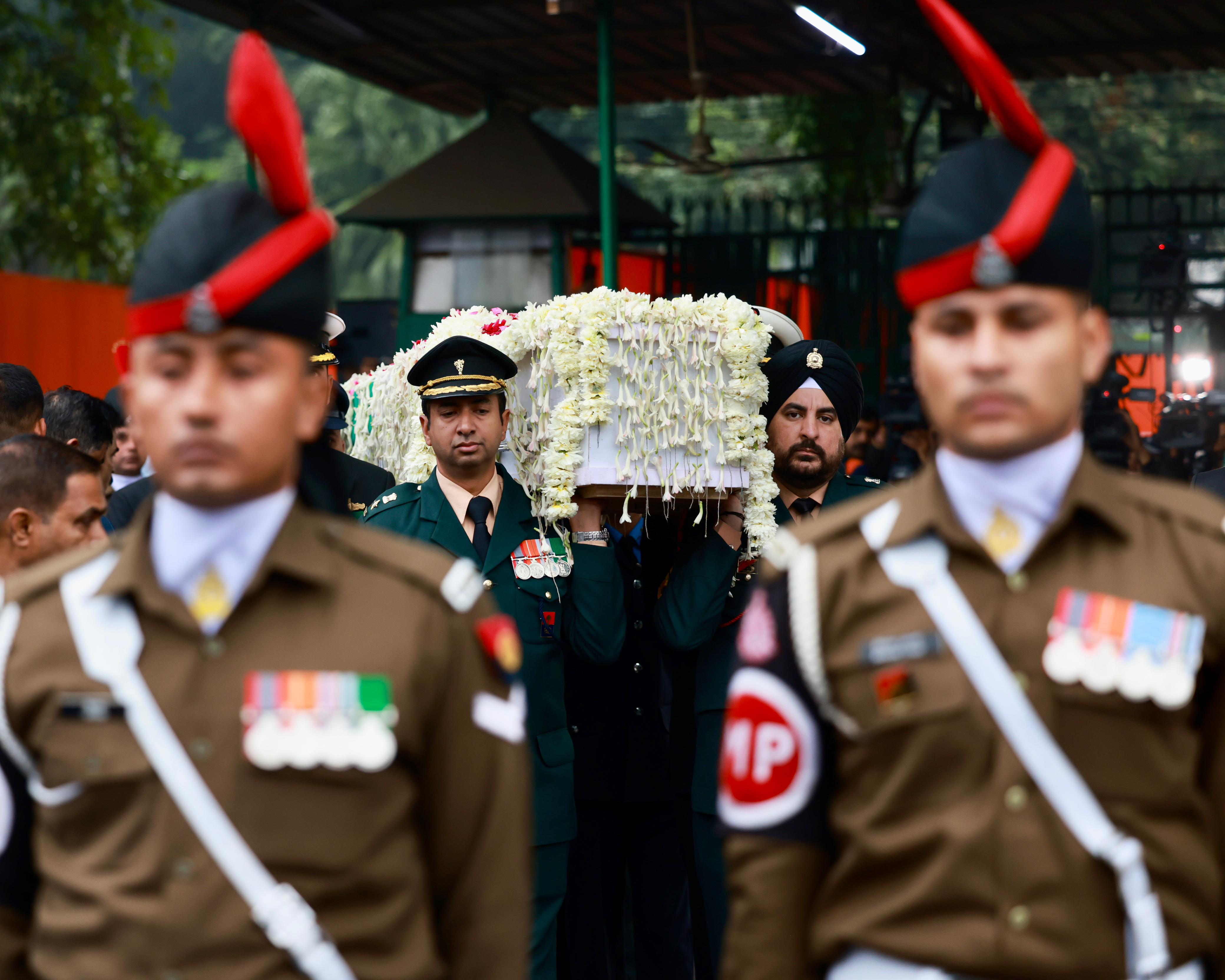 Dr. Mnmohan Singh's Body lifted by the Crowd.